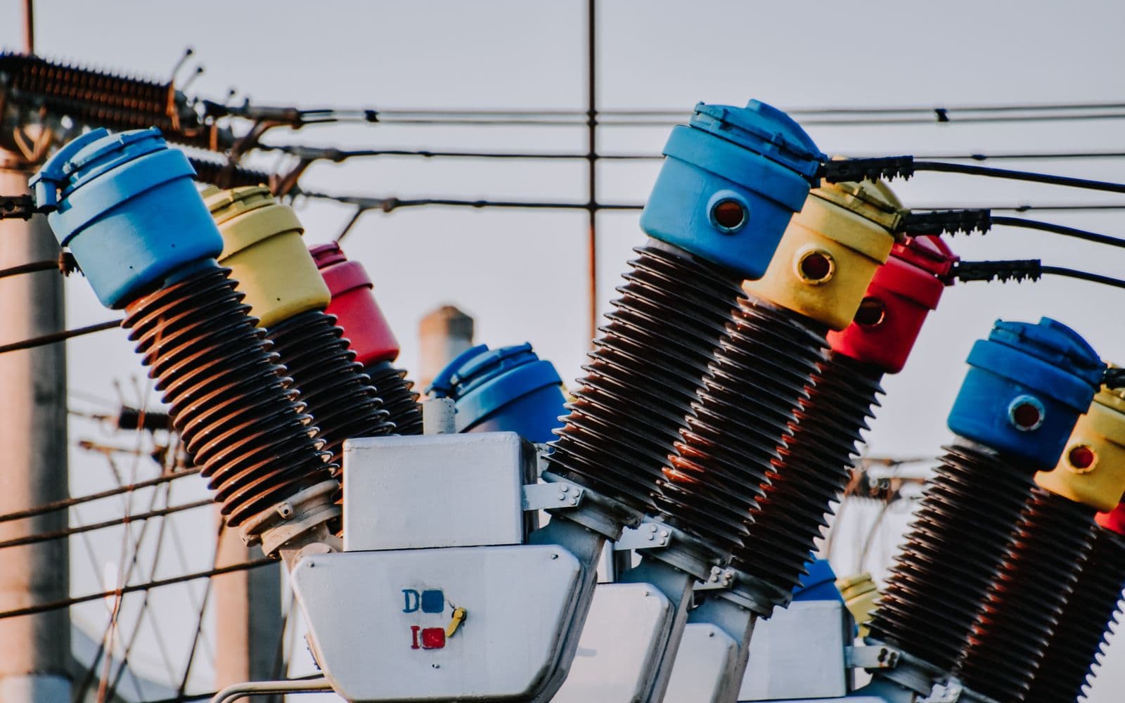 Electrical power distribution substation
